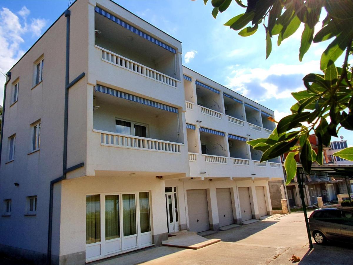 Villa Dvor Apartments Omiš Esterno foto