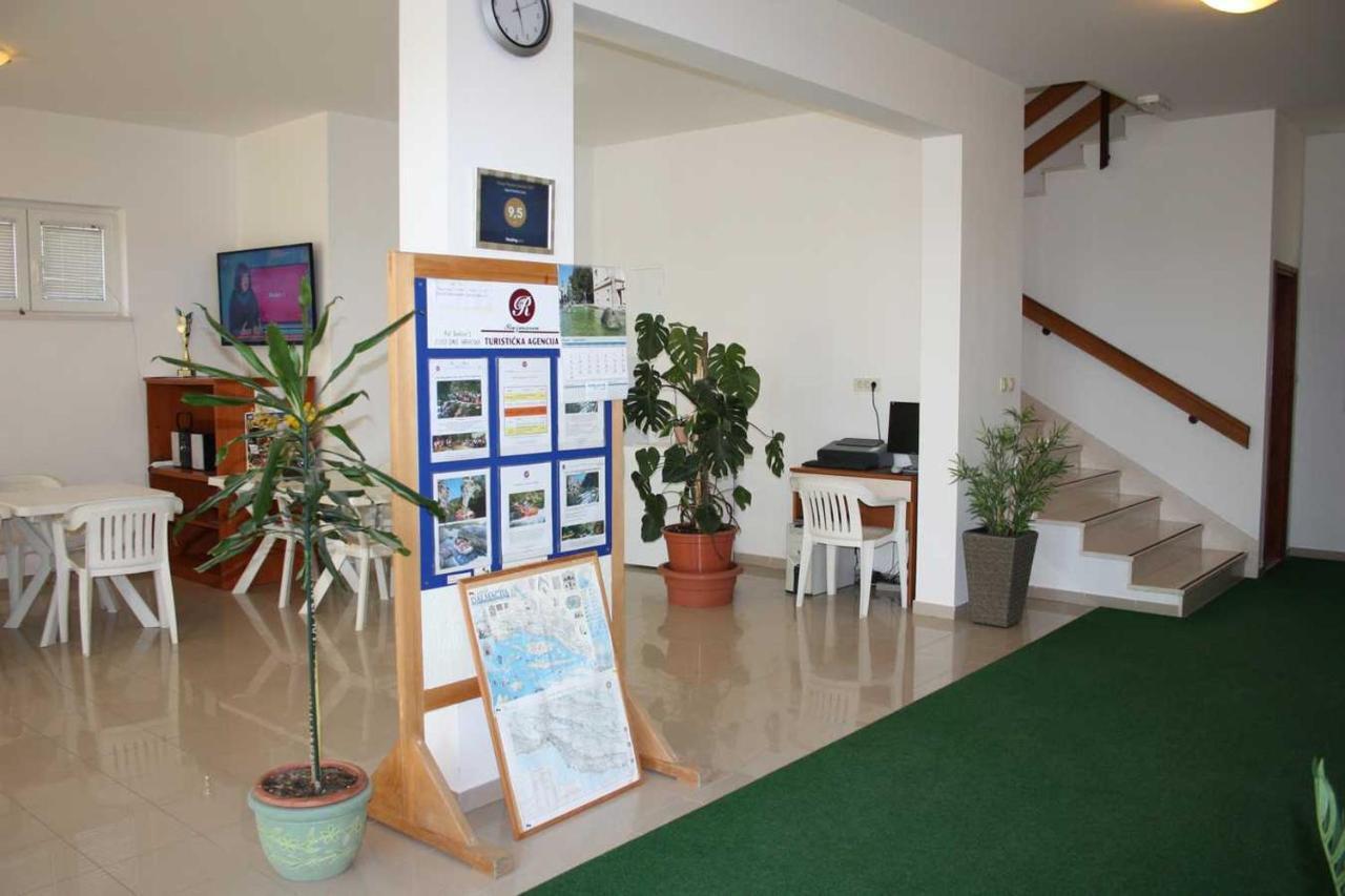 Villa Dvor Apartments Omiš Esterno foto