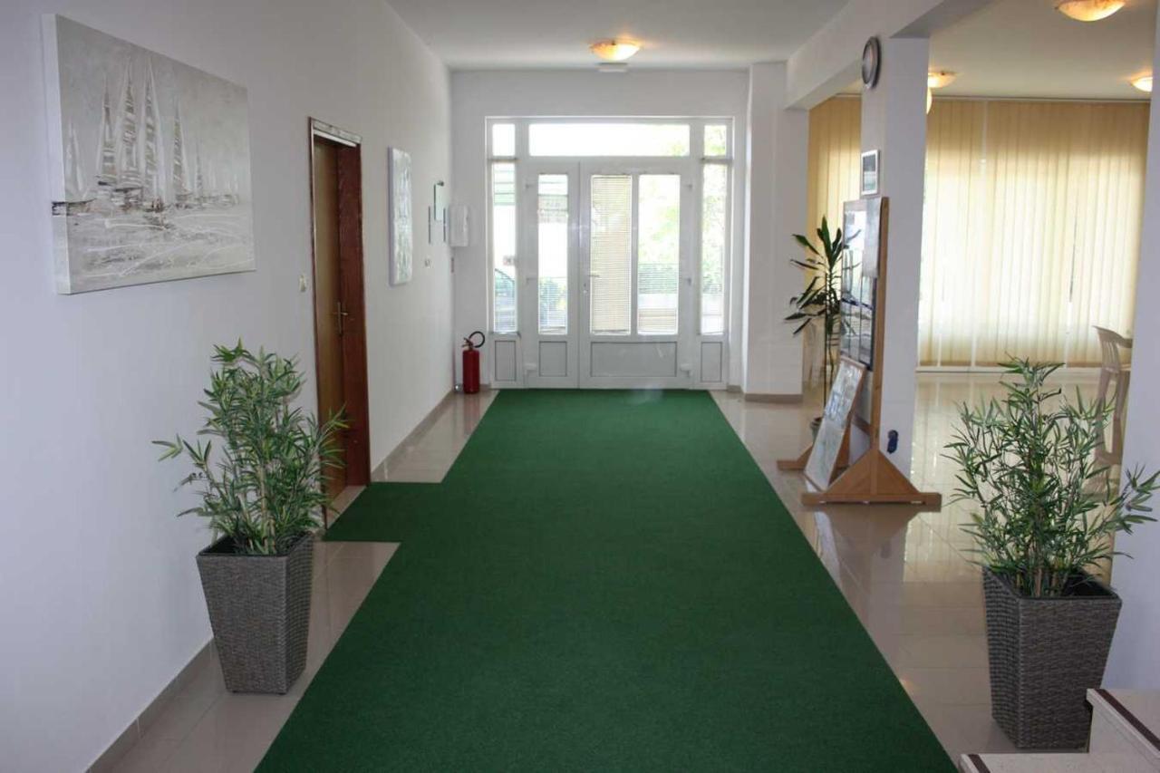 Villa Dvor Apartments Omiš Esterno foto
