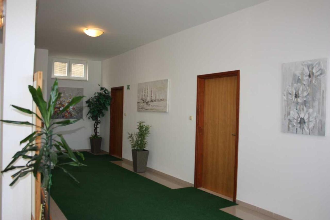 Villa Dvor Apartments Omiš Esterno foto