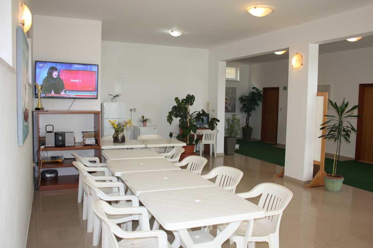 Villa Dvor Apartments Omiš Esterno foto