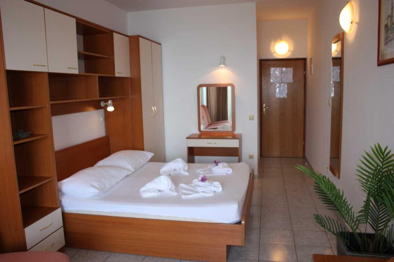 Villa Dvor Apartments Omiš Esterno foto